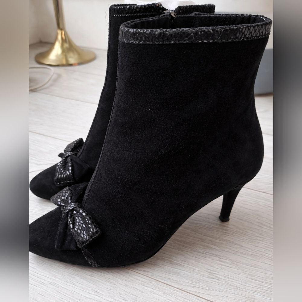 Karl Lagerfeld Black Heeled Boots with Bow Accent